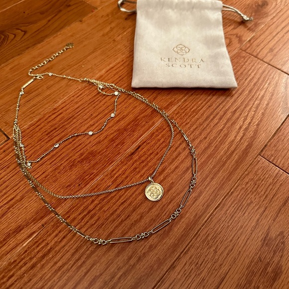 Kendra Scott Medallion Necklace - Picture 2 of 3